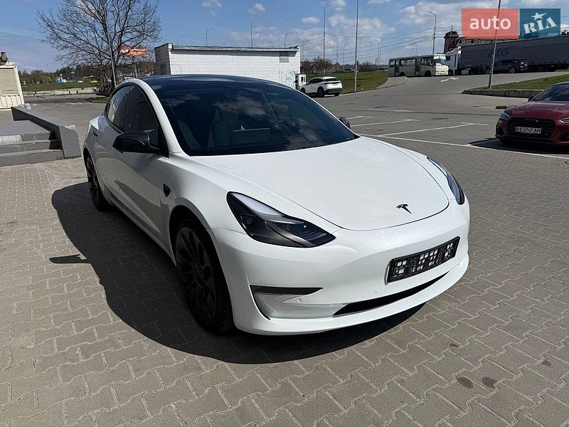 Седан Tesla Model 3 2021 в Киеве