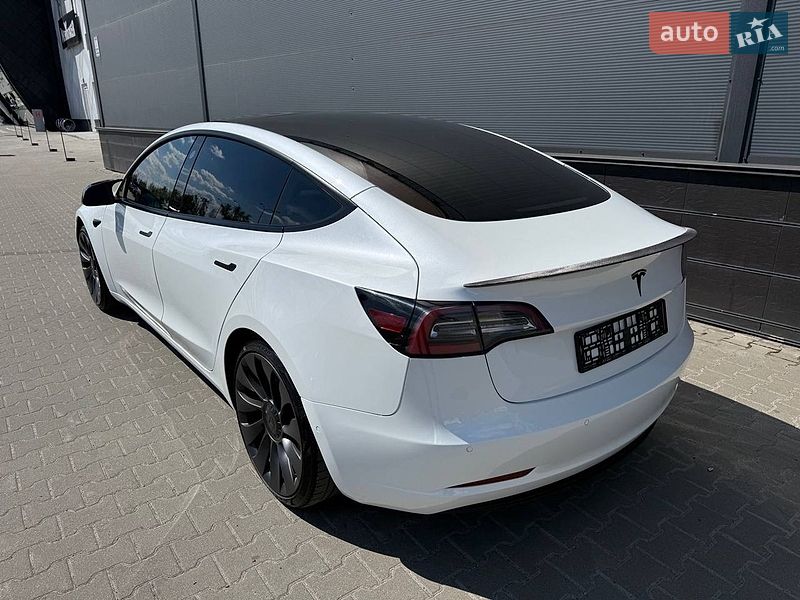 Седан Tesla Model 3 2021 в Киеве