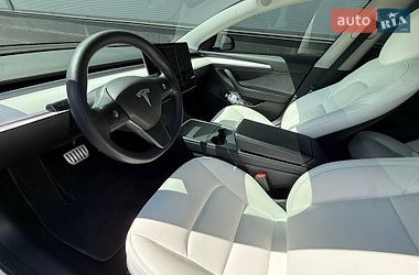 Седан Tesla Model 3 2021 в Киеве
