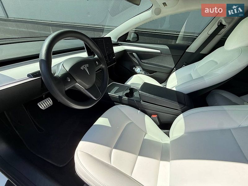 Седан Tesla Model 3 2021 в Киеве
