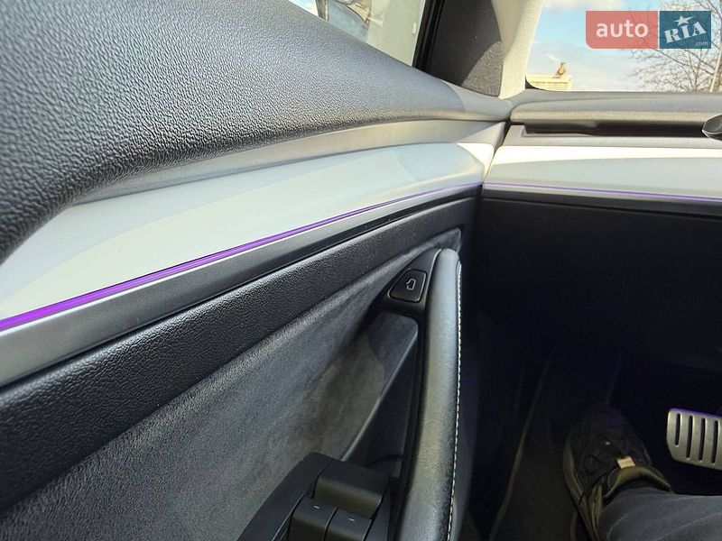 Седан Tesla Model 3 2021 в Киеве