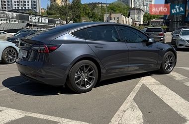 Седан Tesla Model 3 2021 в Киеве
