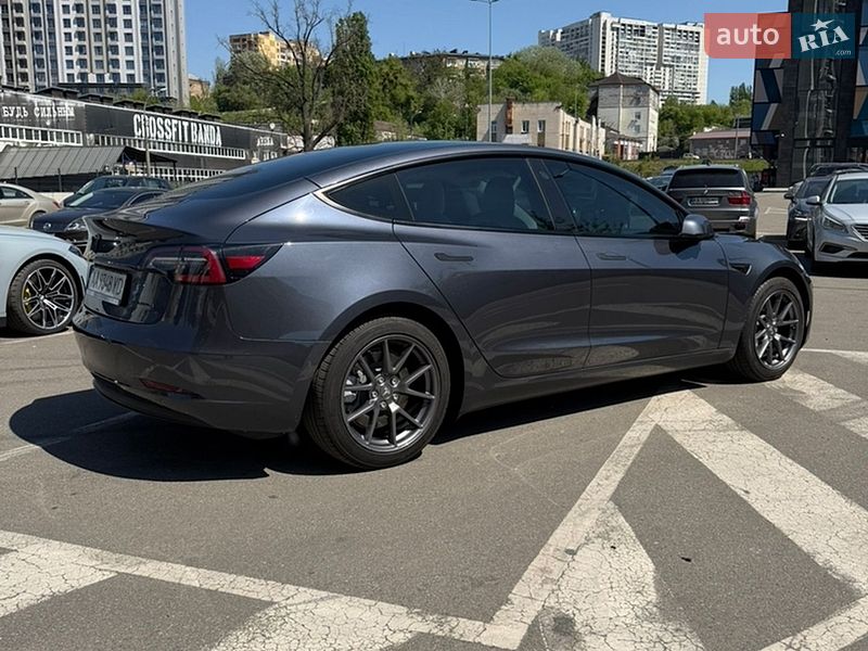 Седан Tesla Model 3 2021 в Киеве