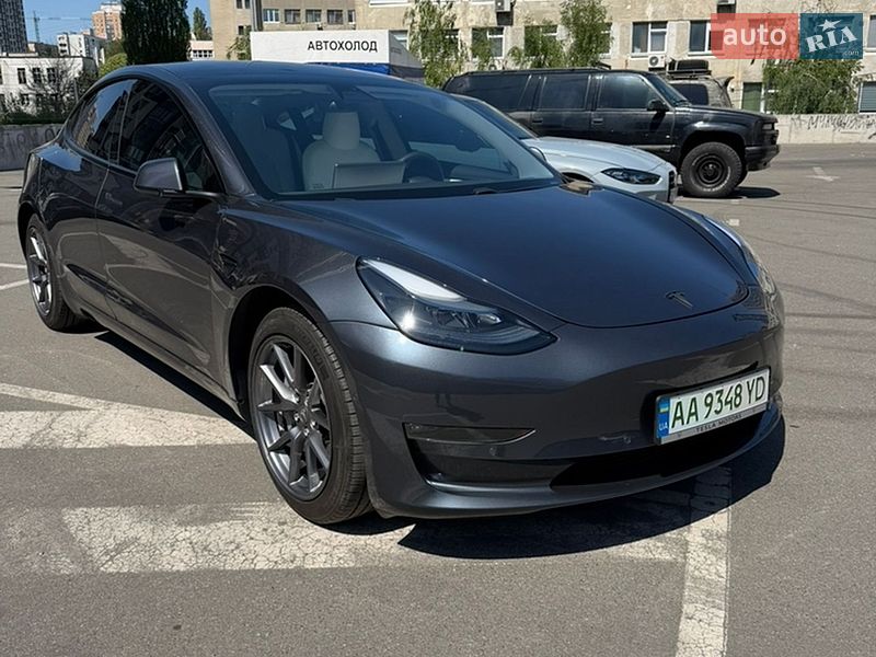 Седан Tesla Model 3 2021 в Киеве