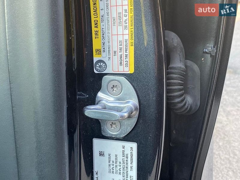 Седан Tesla Model 3 2024 в Киеве