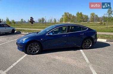Седан Tesla Model 3 2019 в Черкассах