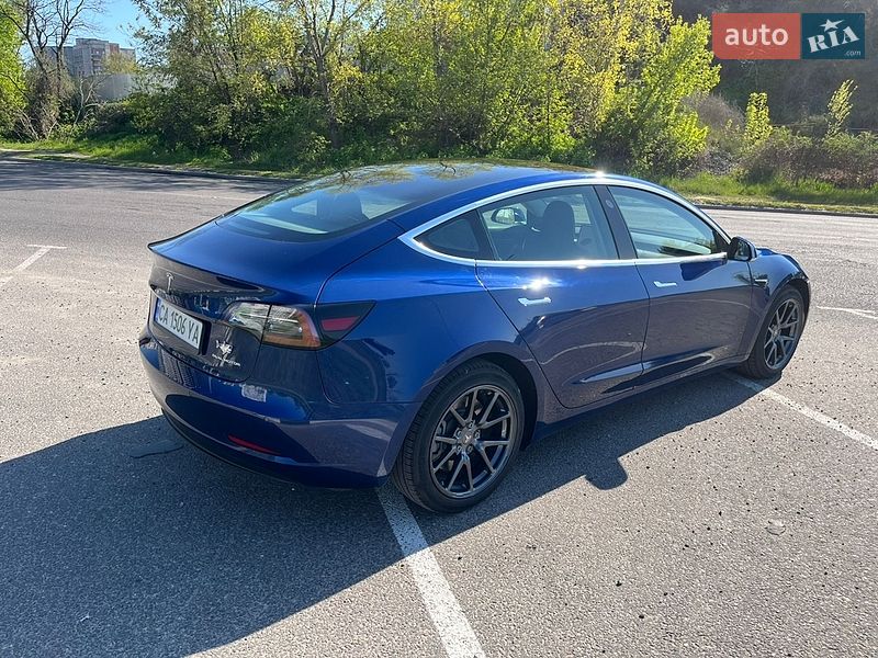 Седан Tesla Model 3 2019 в Черкассах