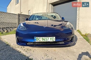 Седан Tesla Model 3 2023 в Львове