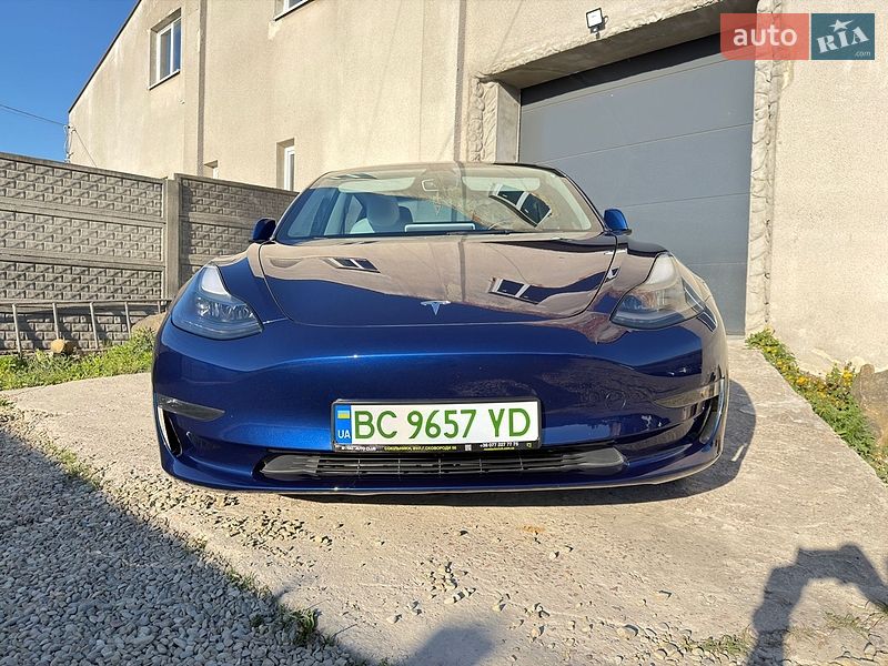 Седан Tesla Model 3 2023 в Львове