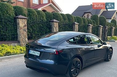 Седан Tesla Model 3 2025 в Нововолинську