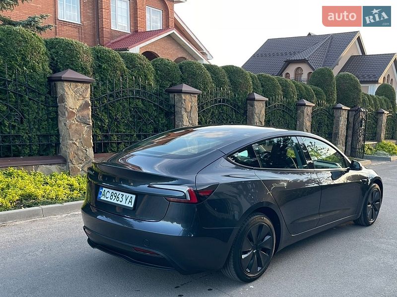 Седан Tesla Model 3 2025 в Нововолинську