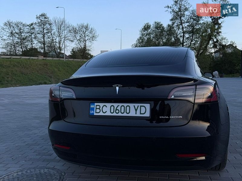 Седан Tesla Model 3 2019 в Львові