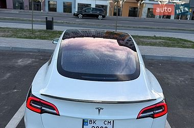 Седан Tesla Model 3 2018 в Ровно
