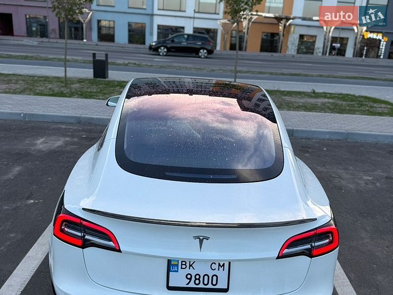 Седан Tesla Model 3 2018 в Ровно