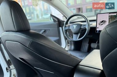 Седан Tesla Model 3 2018 в Ровно