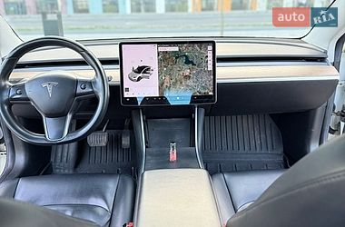 Седан Tesla Model 3 2018 в Ровно