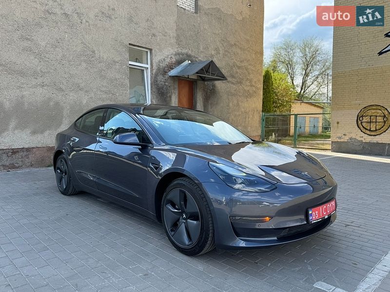 Седан Tesla Model 3 2021 в Луцке