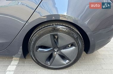 Седан Tesla Model 3 2021 в Луцке