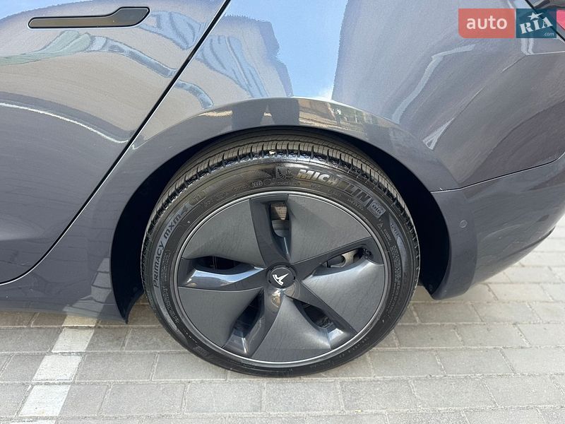 Седан Tesla Model 3 2021 в Луцке