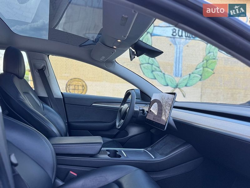 Седан Tesla Model 3 2021 в Луцке