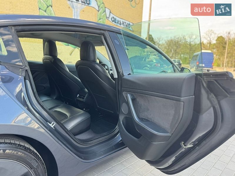 Седан Tesla Model 3 2021 в Луцке