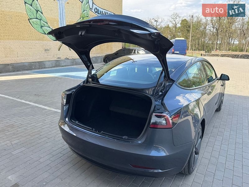 Седан Tesla Model 3 2021 в Луцке