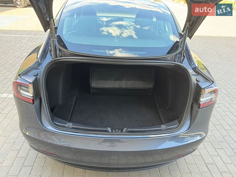 Седан Tesla Model 3 2021 в Луцке
