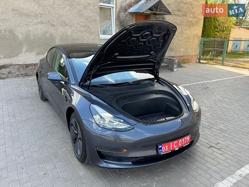 Седан Tesla Model 3 2021 в Луцке