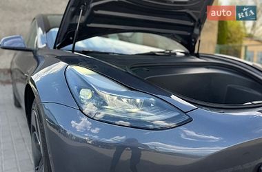 Седан Tesla Model 3 2021 в Луцке