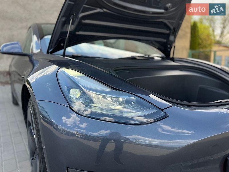 Седан Tesla Model 3 2021 в Луцке