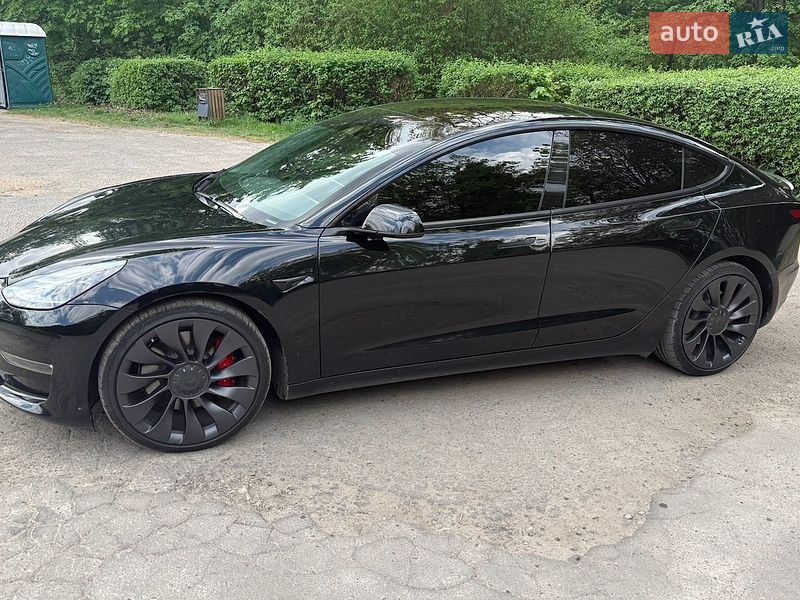 Седан Tesla Model 3 2021 в Львове