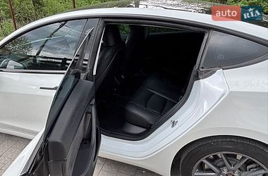 Седан Tesla Model 3 2023 в Львові