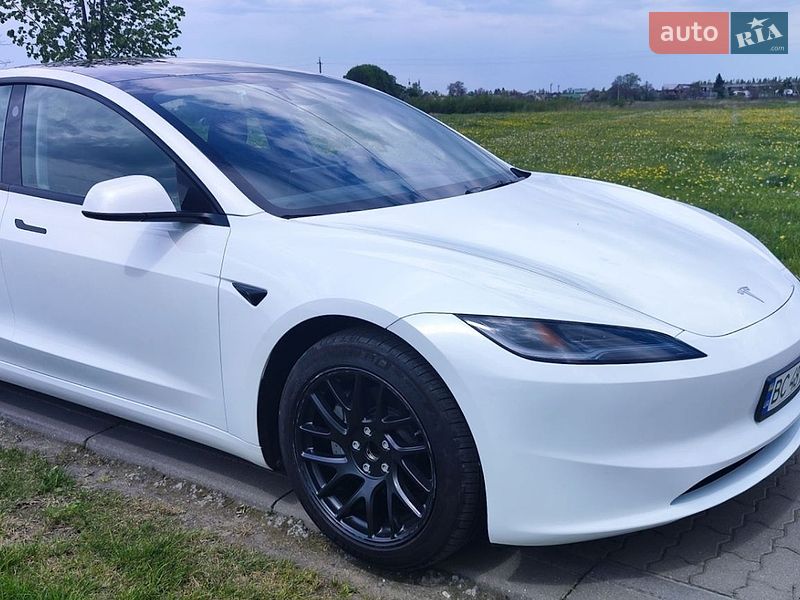 Седан Tesla Model 3 2024 в Стрые