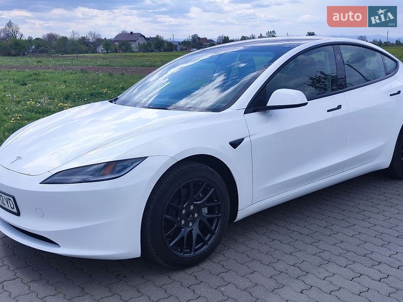Tesla Model 3 2024
