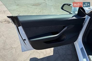 Седан Tesla Model 3 2018 в Києві