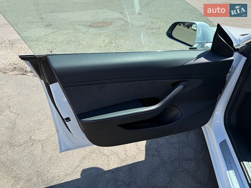 Седан Tesla Model 3 2018 в Києві