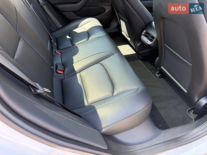 Седан Tesla Model 3 2018 в Києві