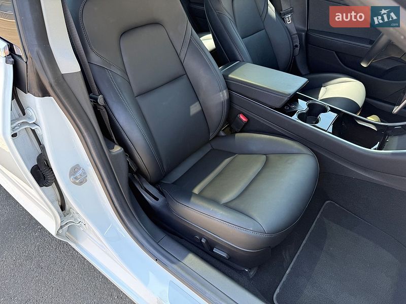 Седан Tesla Model 3 2018 в Києві