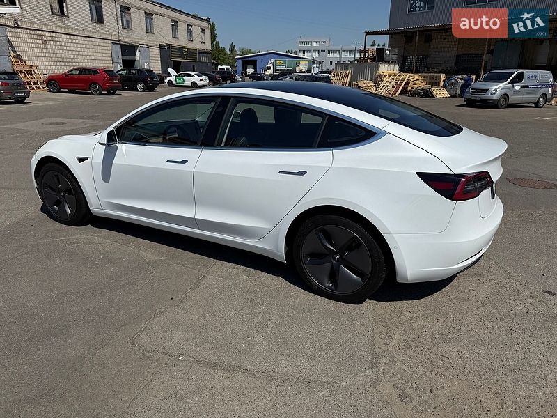 Седан Tesla Model 3 2018 в Києві
