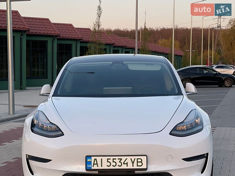 Седан Tesla Model 3 2019 в Ирпене