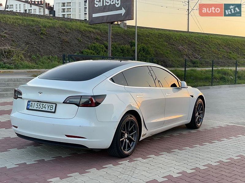 Седан Tesla Model 3 2019 в Ирпене