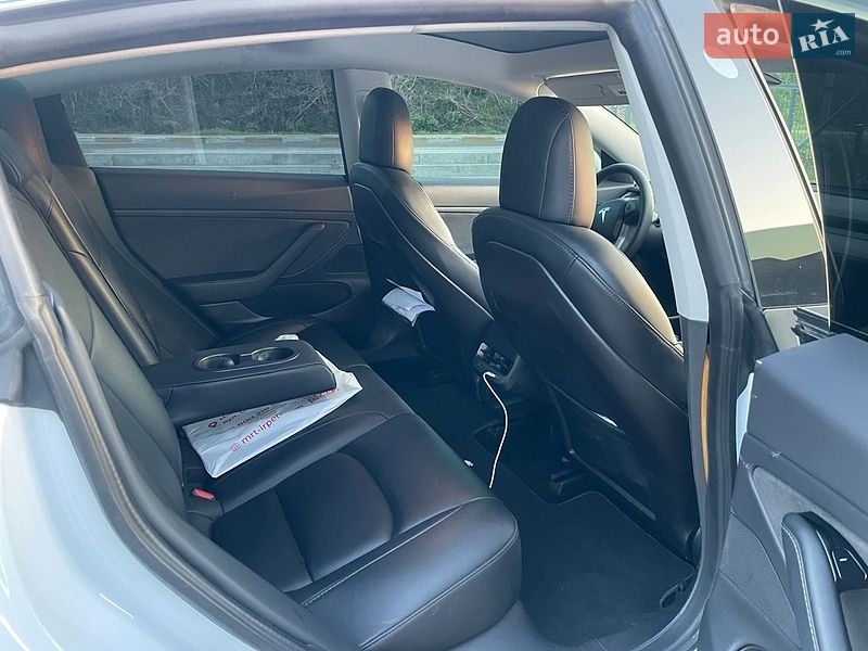 Седан Tesla Model 3 2019 в Ирпене