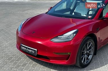 Седан Tesla Model 3 2020 в Львові