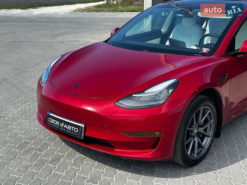 Седан Tesla Model 3 2020 в Львові