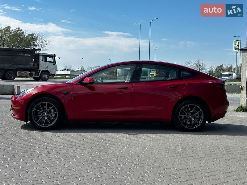 Седан Tesla Model 3 2020 в Львові