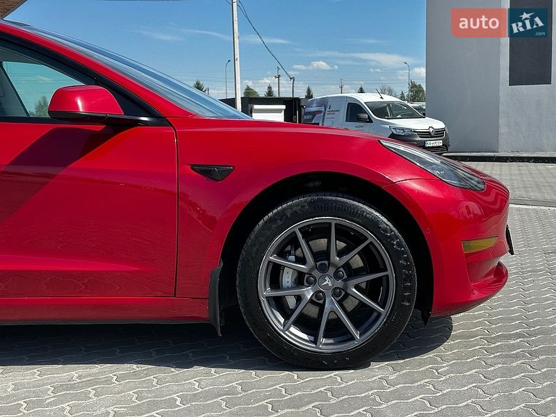 Седан Tesla Model 3 2020 в Львові