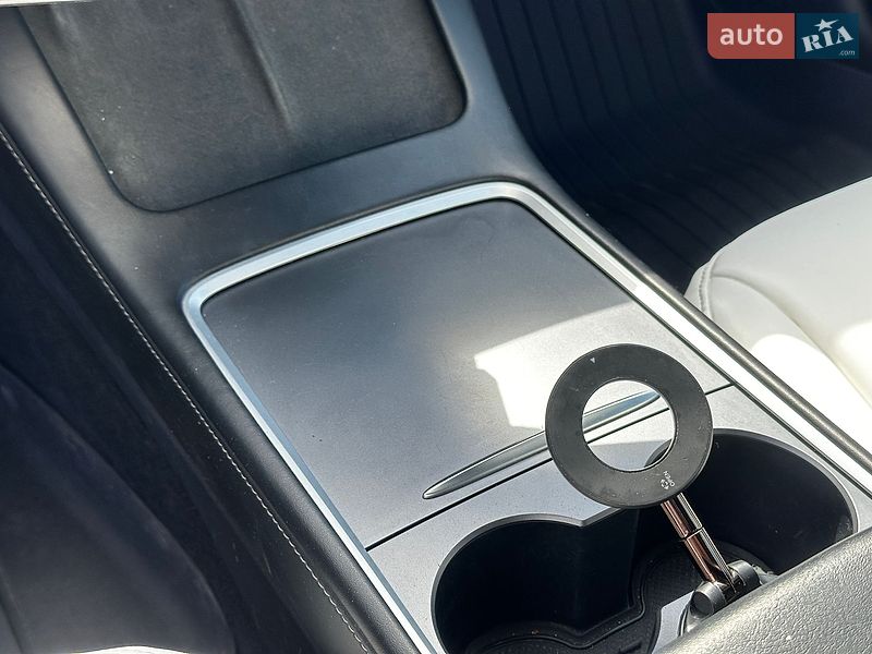 Седан Tesla Model 3 2020 в Львові