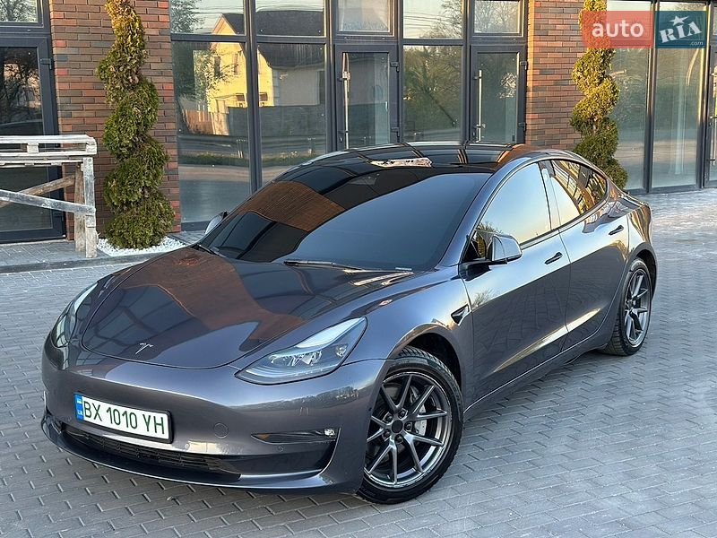 Седан Tesla Model 3 2021 в Вінниці