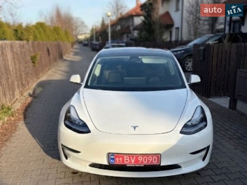 Седан Tesla Model 3 2019 в Львове