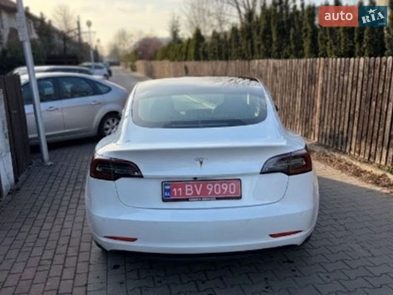 Седан Tesla Model 3 2019 в Львове